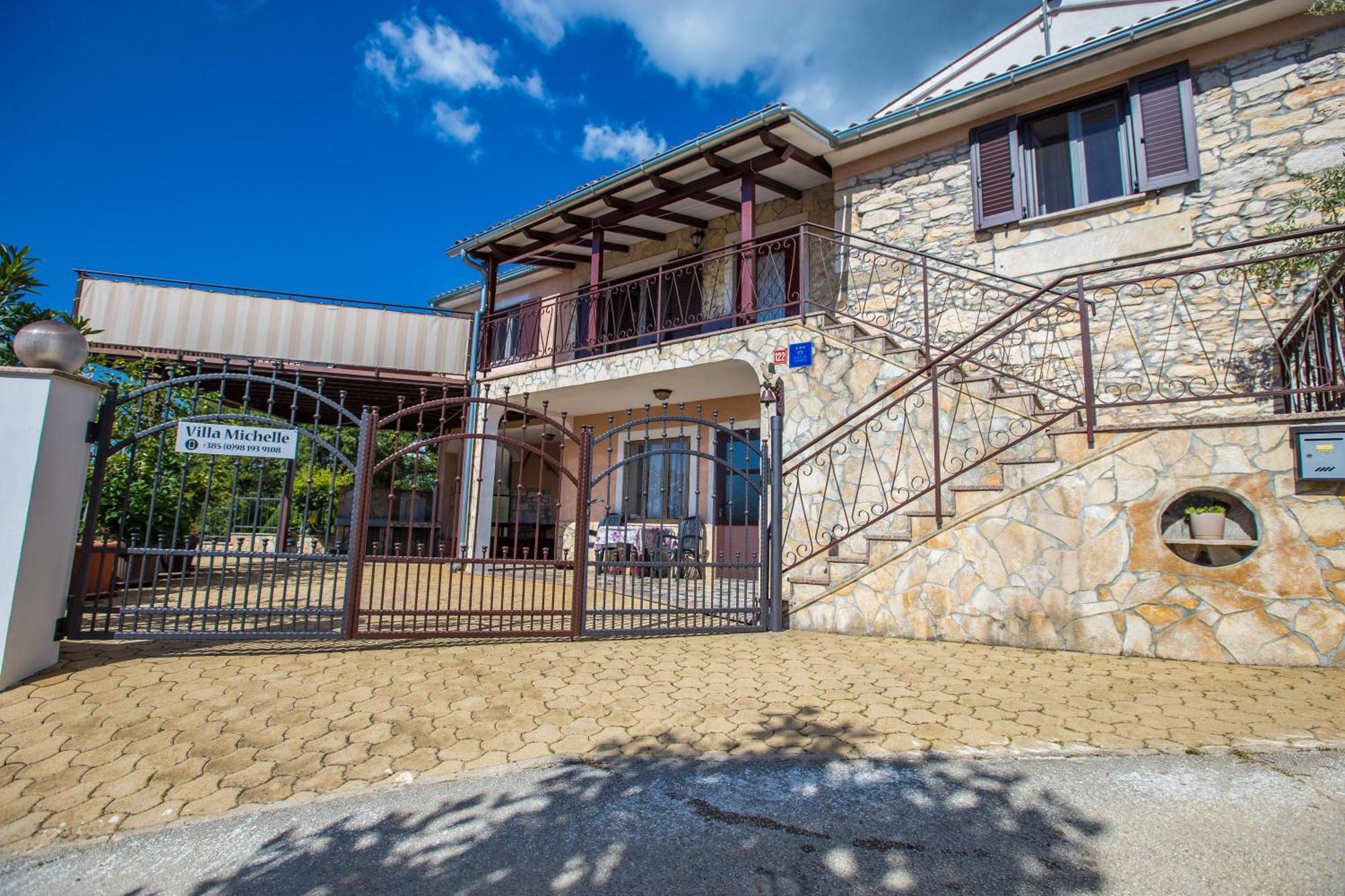 Villa Michelle Karojba Exterior foto