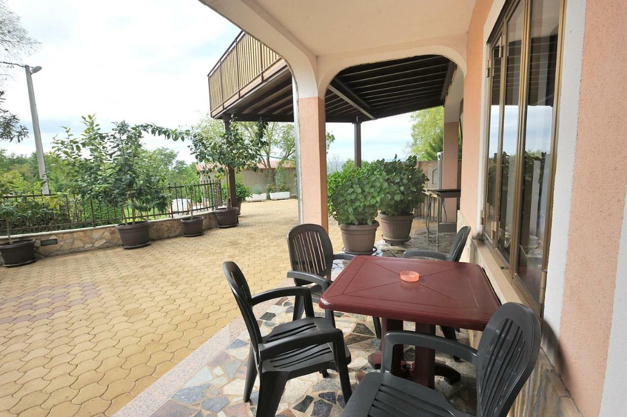 Villa Michelle Karojba Exterior foto