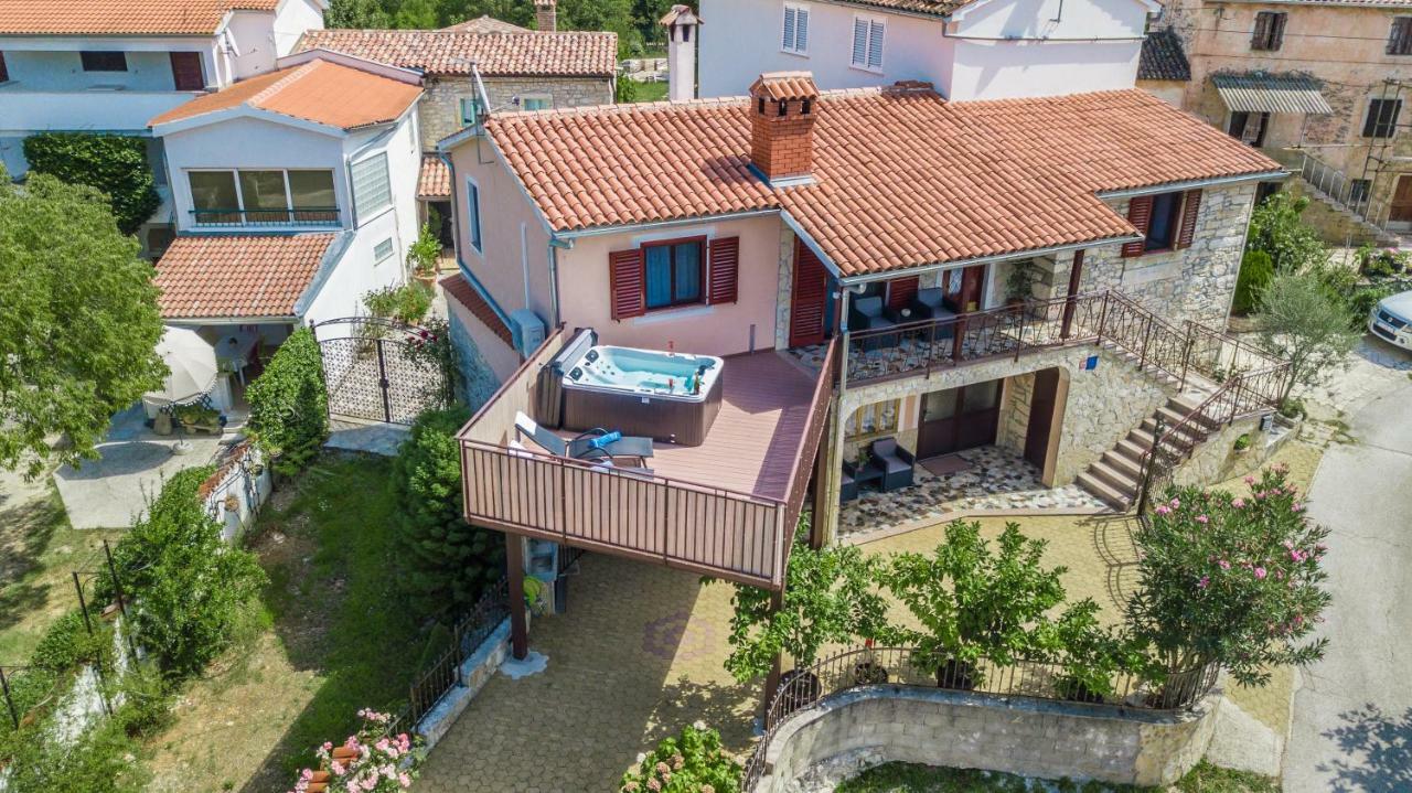 Villa Michelle Karojba Exterior foto