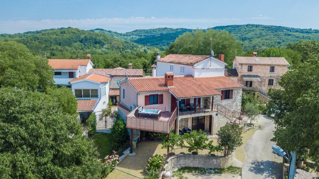 Villa Michelle Karojba Exterior foto