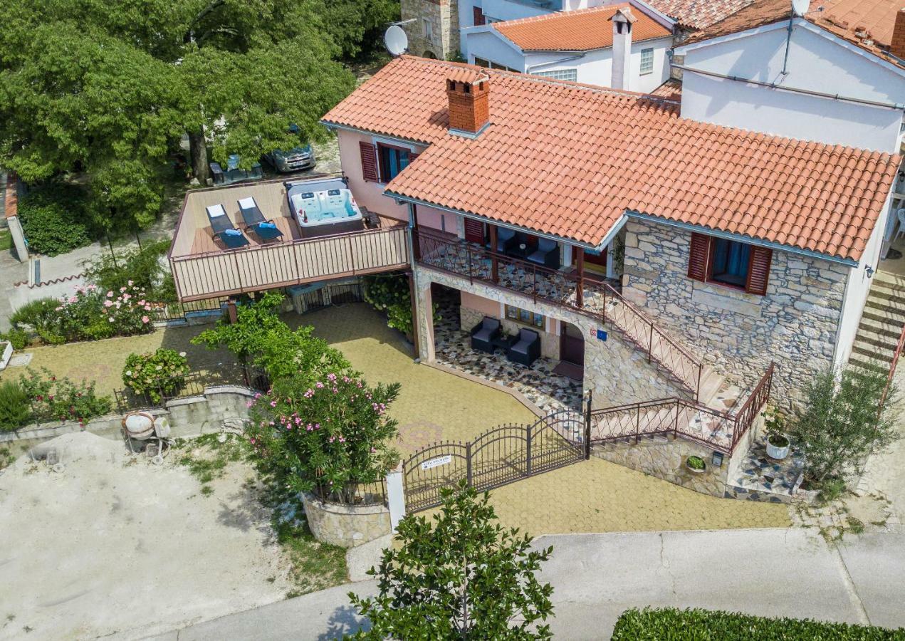 Villa Michelle Karojba Exterior foto